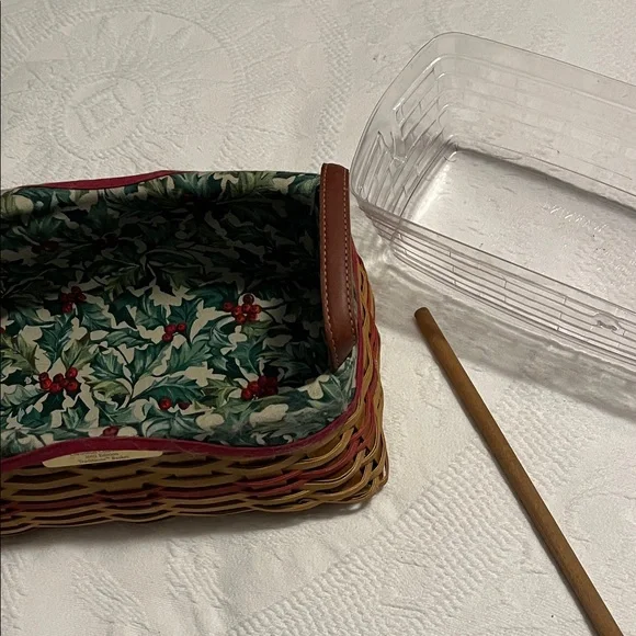 Longaberger 2002 Christmas Collection Traditions basket with red weave - Picture 4 of 8